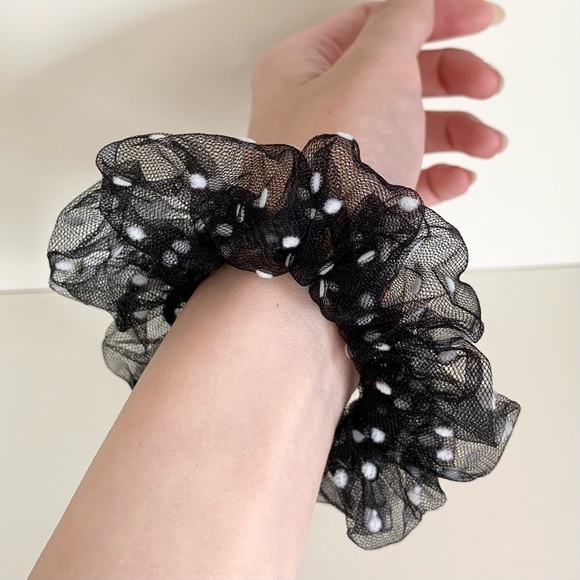 NWOT Sheer polka dot scrunchie - Picture 10 of 10